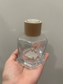Envase  de VIDRIO para difusor hexagonal de 120ml aprox con tapa de madera 