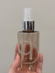 Envase de PLÁSTICO MARRÓN CLARO 125ml + tapa spray plateado