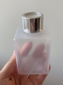 Envase de PLÁSTICO PILAR 125ml + tapa difusora plateada 