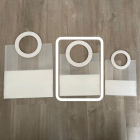 Bolsa traslucida con manija blanca mediana: 21x11x22 cm aprox (1 unidad)