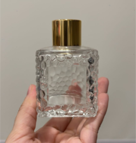 Envase  de VIDRIO para difusor de 80ml aprox con tapa dorada