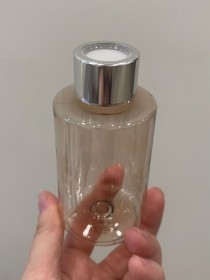 Envase de PLÁSTICO MARRÓN CLARO 125ml + tapa difusora plateada