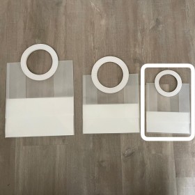 Bolsa traslucida con manija blanca chica: 15x8x18 cm aprox (1 unidad)