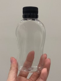 Envase de PLÁSTICO TRANSPARENTE 100ml onda + tapa ciega/común negra