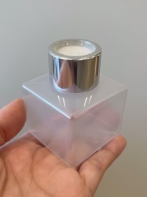 Envase de PLÁSTICO PILAR 70ml + tapa DIFUSORA PLATEADA