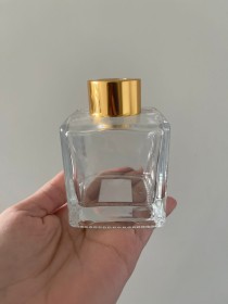 Envase  de VIDRIO para difusor liso de 100ml aprox con tapa dorada