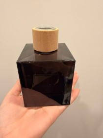Envase  de VIDRIO para difusor de 200ml aprox negro con tapa de madera 