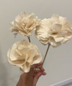 Varilla difusora color madera con flor de tela color natural (1 unidad)