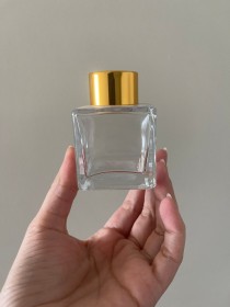 Envase  de VIDRIO para difusor liso de 50ml aprox con tapa dorada