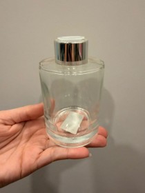 Envase  de VIDRIO para difusor largo de 120ml aprox tapa plateada